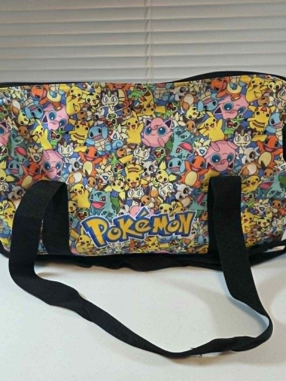 POKEMON DUFFLE BAG PIKACHU KIDS TRAVEL BAG OVERNIGHT BAG SHOULDER STRAP NWOT